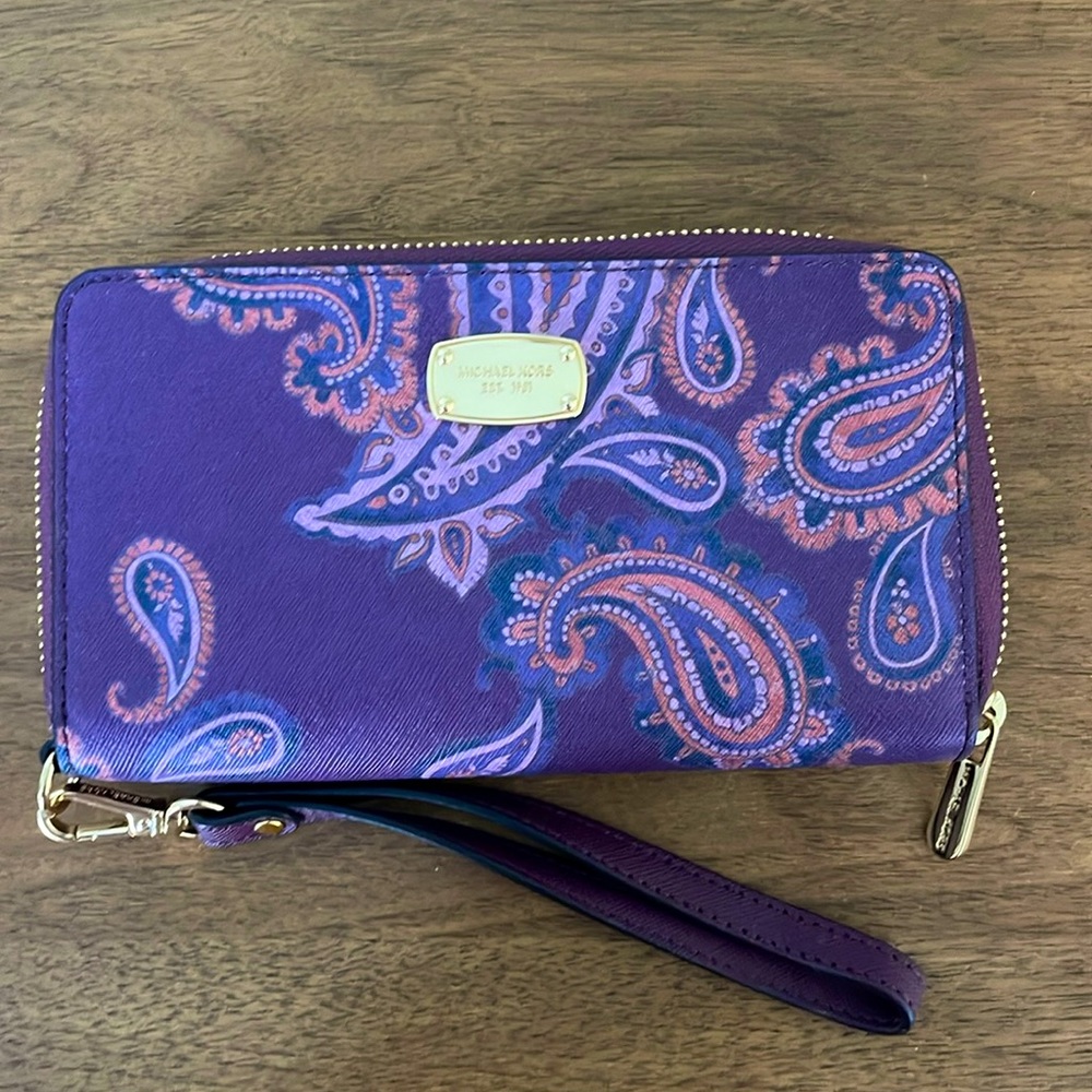 Michael Kors Jet Set Item: wristlet wallet phoneholder